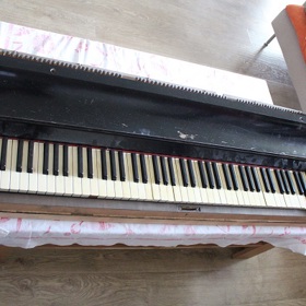 »Klaviatura« po vymontování z kostry pianina