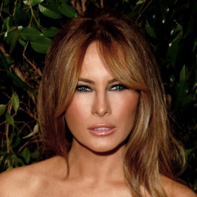 Melania Trump mhouří trochu moc.