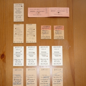 Retro lístky na vlak, lanovku nebo třeba do zoo.