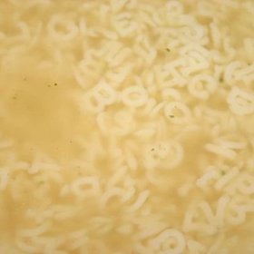 Písmenková polévka patří mezi evergreeny.