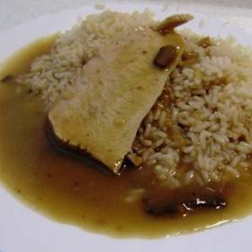 UHO - univerzální hnědá omáčka se servírovala naprosto ke všemu.