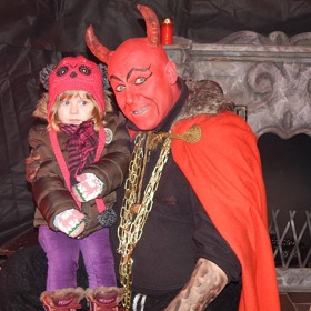 Čert by měl být vždy nakonec Mikulášem a andělem usměrněn.