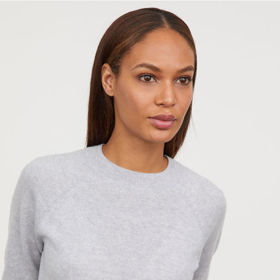 Kašmírové svetry jsou velmi oblíbené pro punc luxusu.