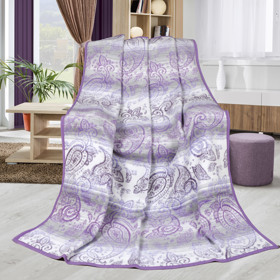 Kromě svetrů jsou v kurzu i kašmírové deky.