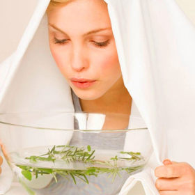 Inhalace je osvědčený způsob uvolnění nosu.