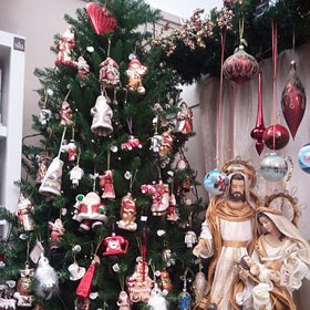 Méně je někdy více, proto stromeček nepřeplácejte.