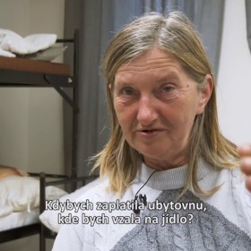 Darujete nejen přespání, ale i jídlo a teplý nápoj.