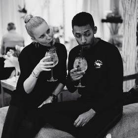 Simonu a Yemiho pojí mnohaleté přátelství.