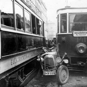 I také nehody se tehdy stávaly a hasiči byli potřeba.