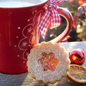 Dobrý čaj a vánoční cukroví umí navodit pocit pohody.