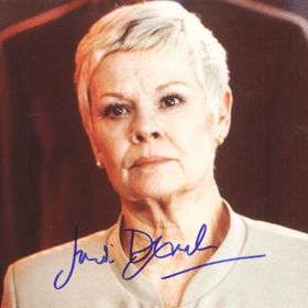 Narodila se 9. prosince 1934 jako Judith Olivia Dench v rodině dr. Reginalda Arthura Denche a jeho ženy Eleanore.