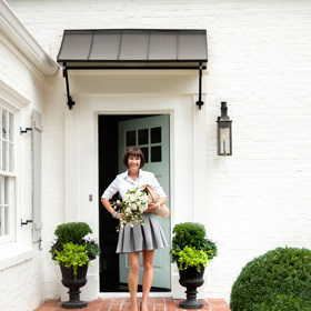 Samozvaná frankofilka, jak Harrington s oblibou upozorňuje na svou vášeň k Francii, se při rekonstrukci spojila s architektkou Lindou MacArthur a stavařem Michaelem Ladisicem. Byť se dala výsledná podoba interiéru předpokládat – francouzský venkovský styl neměl konkurenta –, finální vzhled šokoval nesmírnou elegancí.