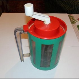 Kuchyňský pomocník na šlehání šlehačky