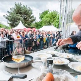 K italské kuchyni se hodí víno