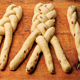 Vánočka lze uplést z různého počtu copů.