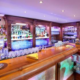 Interiér restaurace Terasa U Prince vás okouzlí stejně jako venkovní výhled.