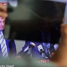 Díky správnému natočení a zploštění polarizačních filtrů vznikne "tma".