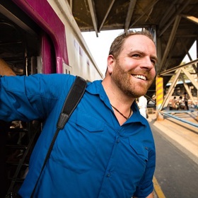 Josh Gates řeší různé záhady