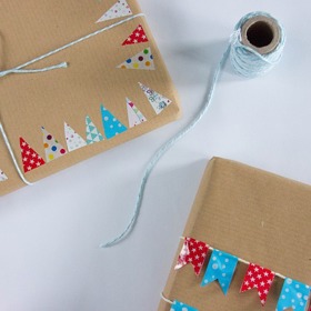 Každý balí dárky dle svého vkusu.