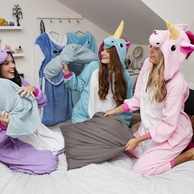 Užijte si vánoční večírek s nejlepšími kamarádkami.