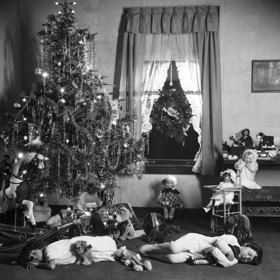 ...nebo čekáním na dárky.