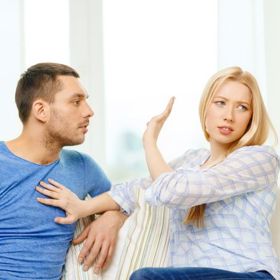 Jsou situace, které vyžadují racionální přístup a chladnou hlavu. Jenže právě tyto krizové situace v nás vzbuzují skryté části osobnosti a brání nám chovat se jako dospělí lidé. Vysvětlení nabízí transakční analýza. 