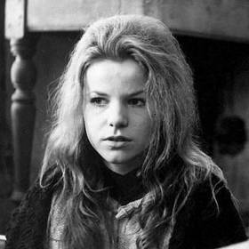 Jogra měla hereckou kariéru slušně rozjetou, stáhla se ale z veřejného života