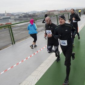 Běh přes dunajské mosty je novou slovenskou silvestrovskou tradicí