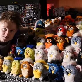 Sam Battle, který je známý pod pseudonymem Look Mum No Computer.