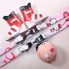 Lyže s Hello Kitty vaše holčička bude milovat.