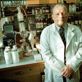 Profesor Antonín Holý patřil mezi největší světové vědce.