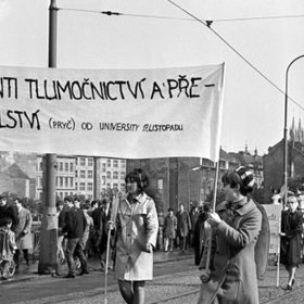 V ulicích se konaly obrovské demonstrace.