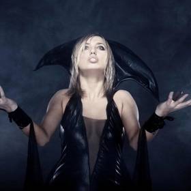 Zaklínání a čarování se dá naučit.