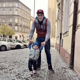 Se synovcem Adámkem.