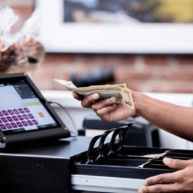 Prodejce nemá povinnost vám vrátit peníze.