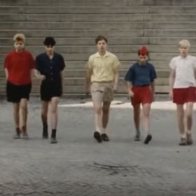 Členy klubu Rychlé šípy byli Mirek Dušín, Jarka Metelka, Jindra Hojer, Červenáček a Rychlonožka, jejich klubovním psem byl Bublina a po něm Kuliferda.