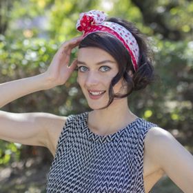 Krásná a okouzlující díky čelence