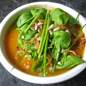 Do polévky můžete přidat nejrůznější bylinky, zeleninu a věřte, že dostanete vitaminovou bombu.