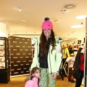 Petra Faltýnová vyráží na hory s dcerkou Adrianou.