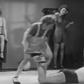 Ženy s muži zametaly ostošest.