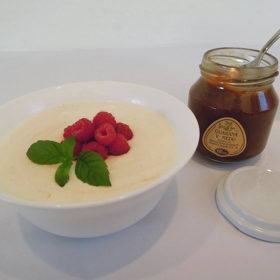 Bílý jogurt s medem a guaranou je dobrota.