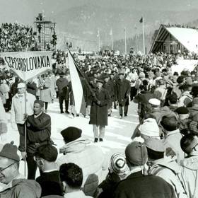 Hry měly být symbolem míru a přátelství mezi národy po celém světě.