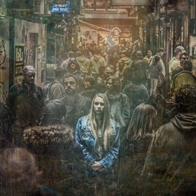 Sama se můžete cítit i mezi lidmi.