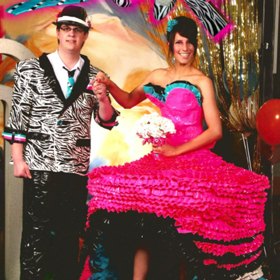 Gratulujeme, slečna vypadá jako dort.