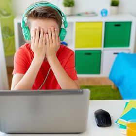 Narazit se dá na sexuálně explicitní videa, zobrazující malé děti, videa se sebepoškozováním nebo sebevražedným chováním.