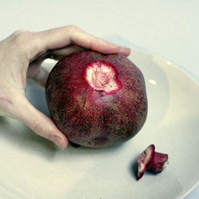 Jak načít kokos a nakrájet cibuli bez plakání? 7 tipů, jak porcovat ovoce a zeleninu jako šéfkuchař