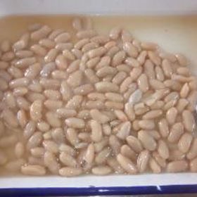 Bílé fazole z konzervy jsou dobrou vobnou