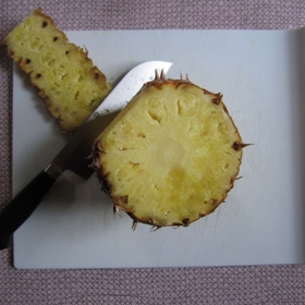 Jak načít kokos a nakrájet cibuli bez plakání? 7 tipů, jak porcovat ovoce a zeleninu jako šéfkuchař