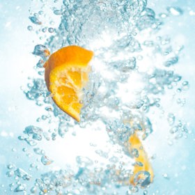 Na spoustu neduhů fungují šťávy z citrusů.