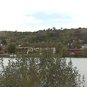 Umístění se plánuje u stanic Dvorce a Lihovar.